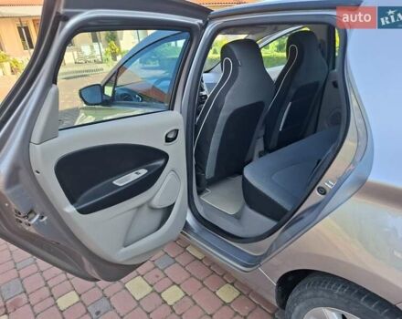 Серый Рено Зое, объемом двигателя 0 л и пробегом 52 тыс. км за 6800 $, фото 22 на Automoto.ua