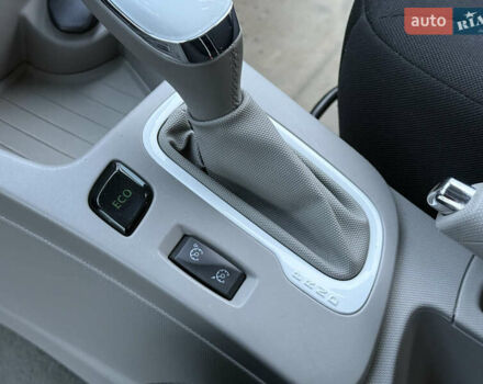 Серый Рено Зое, объемом двигателя 0 л и пробегом 99 тыс. км за 6200 $, фото 33 на Automoto.ua