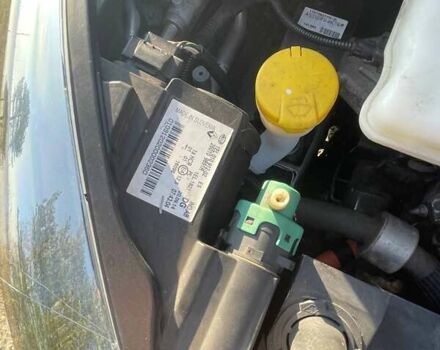 Серый Рено Зое, объемом двигателя 0 л и пробегом 104 тыс. км за 6600 $, фото 24 на Automoto.ua