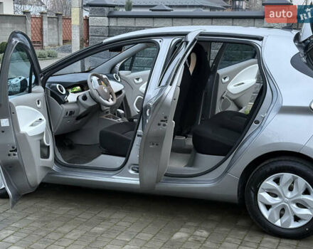 Серый Рено Зое, объемом двигателя 0 л и пробегом 99 тыс. км за 6200 $, фото 23 на Automoto.ua