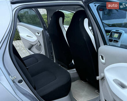 Серый Рено Зое, объемом двигателя 0 л и пробегом 99 тыс. км за 6200 $, фото 48 на Automoto.ua