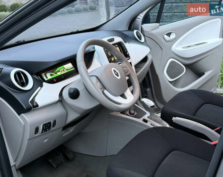 Серый Рено Зое, объемом двигателя 0 л и пробегом 99 тыс. км за 6200 $, фото 24 на Automoto.ua