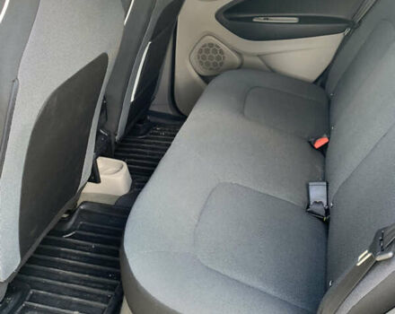 Серый Рено Зое, объемом двигателя 0 л и пробегом 131 тыс. км за 7100 $, фото 5 на Automoto.ua