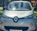 Серый Рено Зое, объемом двигателя 0 л и пробегом 81 тыс. км за 6500 $, фото 1 на Automoto.ua