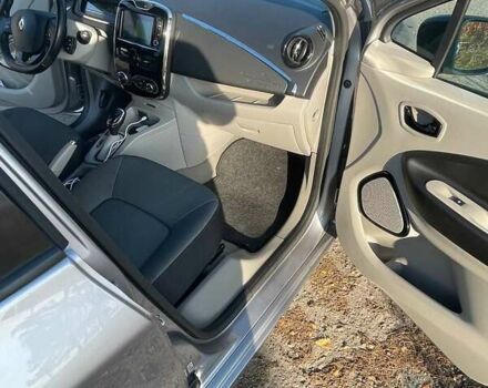 Серый Рено Зое, объемом двигателя 0 л и пробегом 104 тыс. км за 6600 $, фото 14 на Automoto.ua