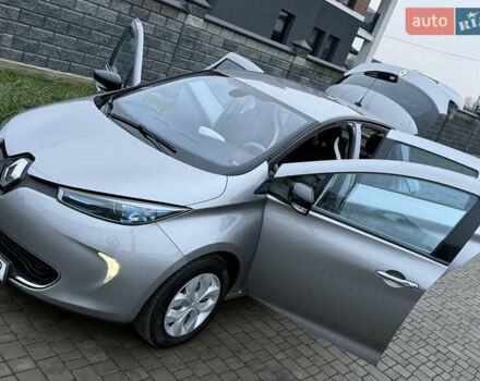 Серый Рено Зое, объемом двигателя 0 л и пробегом 99 тыс. км за 6200 $, фото 22 на Automoto.ua