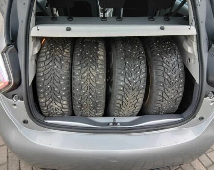 Сірий Рено Зое, об'ємом двигуна 0 л та пробігом 88 тис. км за 5950 $, фото 15 на Automoto.ua