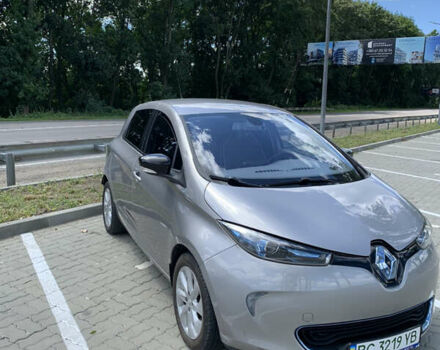 Серый Рено Зое, объемом двигателя 0 л и пробегом 131 тыс. км за 7100 $, фото 2 на Automoto.ua