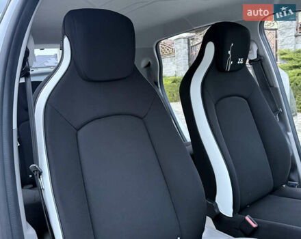 Серый Рено Зое, объемом двигателя 0 л и пробегом 99 тыс. км за 6200 $, фото 45 на Automoto.ua