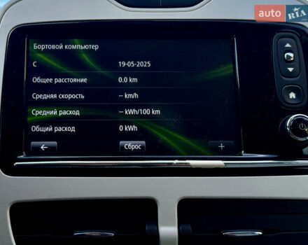 Серый Рено Зое, объемом двигателя 0 л и пробегом 69 тыс. км за 6762 $, фото 79 на Automoto.ua