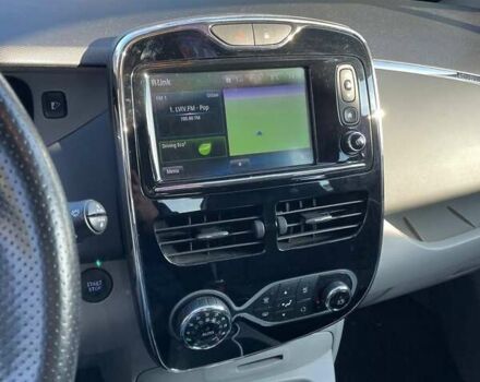 Серый Рено Зое, объемом двигателя 0 л и пробегом 104 тыс. км за 6600 $, фото 21 на Automoto.ua