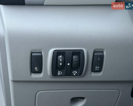 Серый Рено Зое, объемом двигателя 0 л и пробегом 99 тыс. км за 6200 $, фото 30 на Automoto.ua