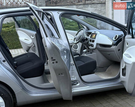 Серый Рено Зое, объемом двигателя 0 л и пробегом 99 тыс. км за 6200 $, фото 43 на Automoto.ua