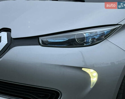 Серый Рено Зое, объемом двигателя 0 л и пробегом 99 тыс. км за 6200 $, фото 6 на Automoto.ua