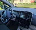 Серый Рено Зое, объемом двигателя 0 л и пробегом 52 тыс. км за 6800 $, фото 16 на Automoto.ua