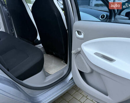 Серый Рено Зое, объемом двигателя 0 л и пробегом 99 тыс. км за 6200 $, фото 50 на Automoto.ua