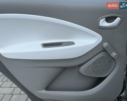 Серый Рено Зое, объемом двигателя 0 л и пробегом 99 тыс. км за 6200 $, фото 42 на Automoto.ua