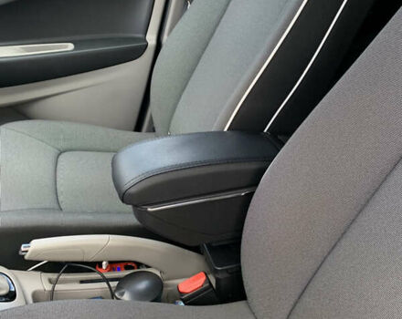 Серый Рено Зое, объемом двигателя 0 л и пробегом 131 тыс. км за 7100 $, фото 10 на Automoto.ua