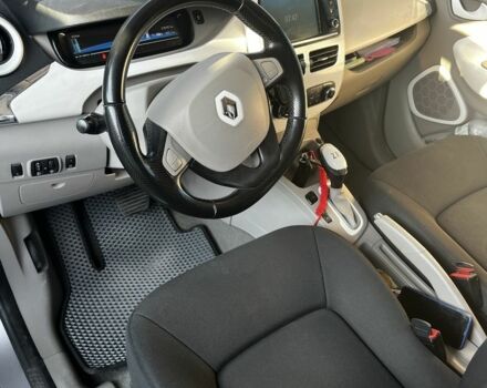 Серый Рено Зое, объемом двигателя 0 л и пробегом 200 тыс. км за 6300 $, фото 8 на Automoto.ua
