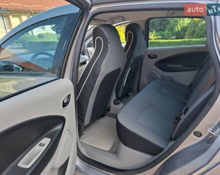 Серый Рено Зое, объемом двигателя 0 л и пробегом 52 тыс. км за 6800 $, фото 23 на Automoto.ua