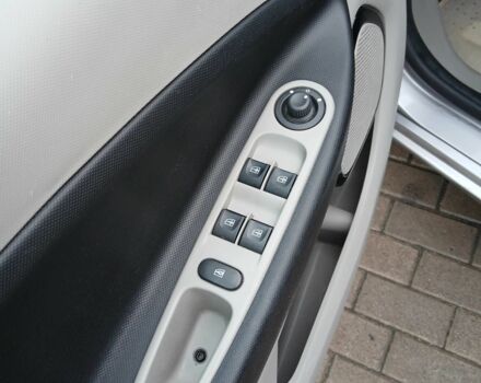 Сірий Рено Зое, об'ємом двигуна 0 л та пробігом 88 тис. км за 5950 $, фото 11 на Automoto.ua