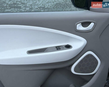 Серый Рено Зое, объемом двигателя 0 л и пробегом 99 тыс. км за 6200 $, фото 37 на Automoto.ua