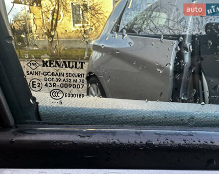 Серый Рено Зое, объемом двигателя 0 л и пробегом 169 тыс. км за 6900 $, фото 7 на Automoto.ua