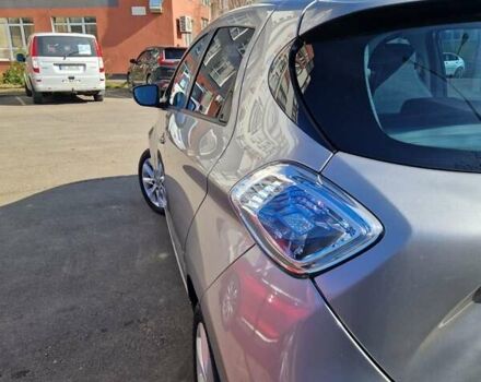Серый Рено Зое, объемом двигателя 0 л и пробегом 124 тыс. км за 5700 $, фото 1 на Automoto.ua