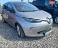 Серый Рено Зое, объемом двигателя 0 л и пробегом 76 тыс. км за 6500 $, фото 2 на Automoto.ua