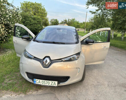 Серый Рено Зое, объемом двигателя 0 л и пробегом 112 тыс. км за 7400 $, фото 4 на Automoto.ua