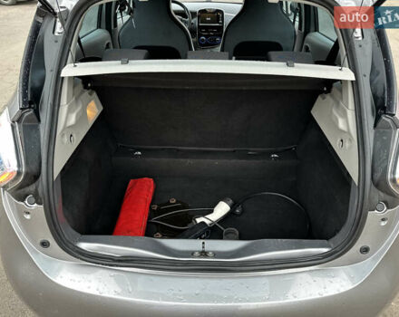 Серый Рено Зое, объемом двигателя 0 л и пробегом 111 тыс. км за 6999 $, фото 27 на Automoto.ua