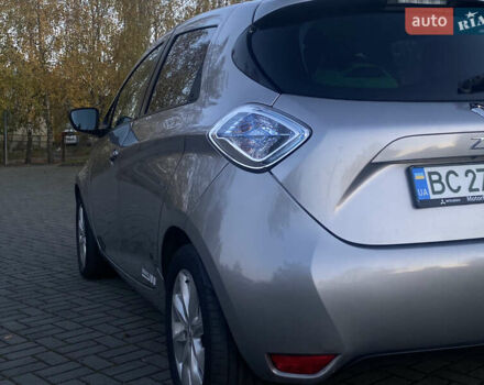 Серый Рено Зое, объемом двигателя 0 л и пробегом 90 тыс. км за 6390 $, фото 9 на Automoto.ua