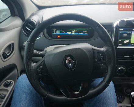 Серый Рено Зое, объемом двигателя 0 л и пробегом 98 тыс. км за 7200 $, фото 29 на Automoto.ua