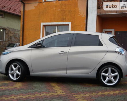Серый Рено Зое, объемом двигателя 0 л и пробегом 102 тыс. км за 7500 $, фото 11 на Automoto.ua