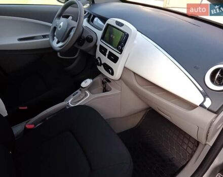 Серый Рено Зое, объемом двигателя 0 л и пробегом 125 тыс. км за 6400 $, фото 11 на Automoto.ua