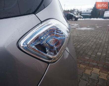 Серый Рено Зое, объемом двигателя 0 л и пробегом 98 тыс. км за 7200 $, фото 23 на Automoto.ua