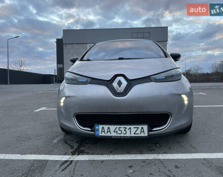 Серый Рено Зое, объемом двигателя 0 л и пробегом 104 тыс. км за 9700 $, фото 1 на Automoto.ua