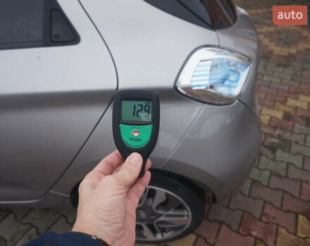 Серый Рено Зое, объемом двигателя 0 л и пробегом 98 тыс. км за 7200 $, фото 67 на Automoto.ua