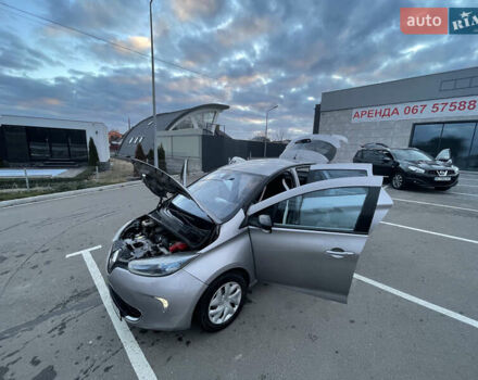 Серый Рено Зое, объемом двигателя 0 л и пробегом 104 тыс. км за 9700 $, фото 14 на Automoto.ua