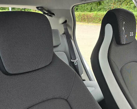 Рено Зое 2015 у Києві на Automoto.ua Сірий Рено Зое, об'ємом двигуна 0 л та пробігом 42 тис. км за 6200 $, фото 20 на Automoto.ua