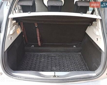 Серый Рено Зое, объемом двигателя 0 л и пробегом 147 тыс. км за 6550 $, фото 2 на Automoto.ua