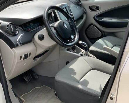 Серый Рено Зое, объемом двигателя 0 л и пробегом 87 тыс. км за 6750 $, фото 14 на Automoto.ua