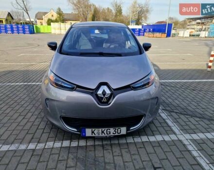 Серый Рено Зое, объемом двигателя 0 л и пробегом 39 тыс. км за 7199 $, фото 35 на Automoto.ua