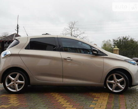 Серый Рено Зое, объемом двигателя 0 л и пробегом 102 тыс. км за 7500 $, фото 6 на Automoto.ua