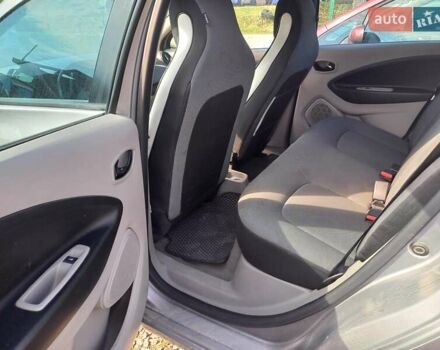 Серый Рено Зое, объемом двигателя 0 л и пробегом 76 тыс. км за 6500 $, фото 7 на Automoto.ua