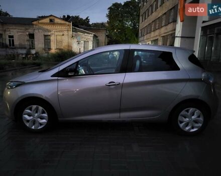 Серый Рено Зое, объемом двигателя 0 л и пробегом 137 тыс. км за 6800 $, фото 6 на Automoto.ua