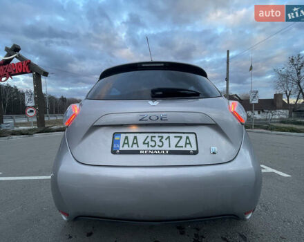 Серый Рено Зое, объемом двигателя 0 л и пробегом 104 тыс. км за 9700 $, фото 7 на Automoto.ua