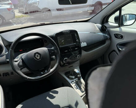 Серый Рено Зое, объемом двигателя 0 л и пробегом 94 тыс. км за 6500 $, фото 15 на Automoto.ua