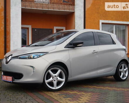 Серый Рено Зое, объемом двигателя 0 л и пробегом 102 тыс. км за 7500 $, фото 1 на Automoto.ua