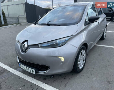 Серый Рено Зое, объемом двигателя 0 л и пробегом 104 тыс. км за 9700 $, фото 3 на Automoto.ua
